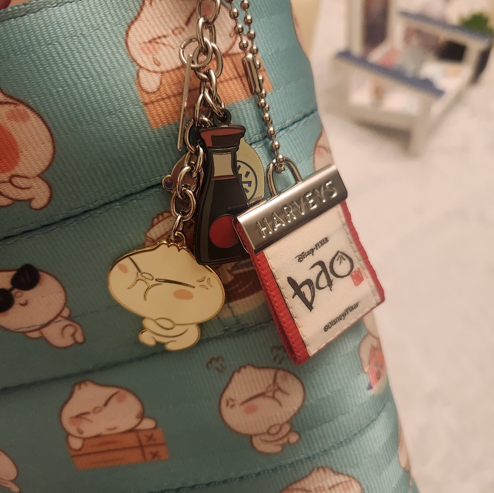 Harveys Seatbelt Bao Crossbody bag💕 - Picture 4 of 8